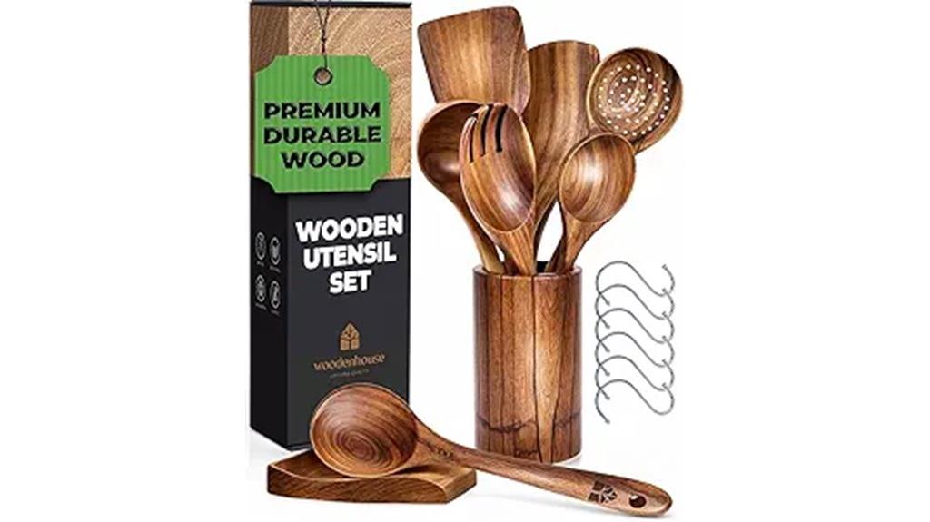 teak utensil set includes